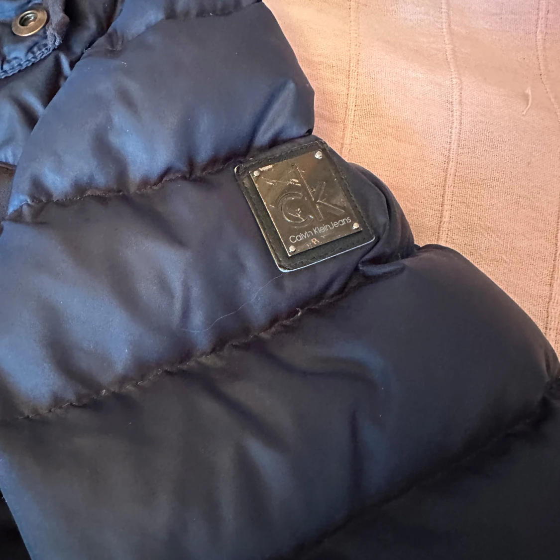 Mörkblå pufferjacka från Calvin Klein Jeans - 92