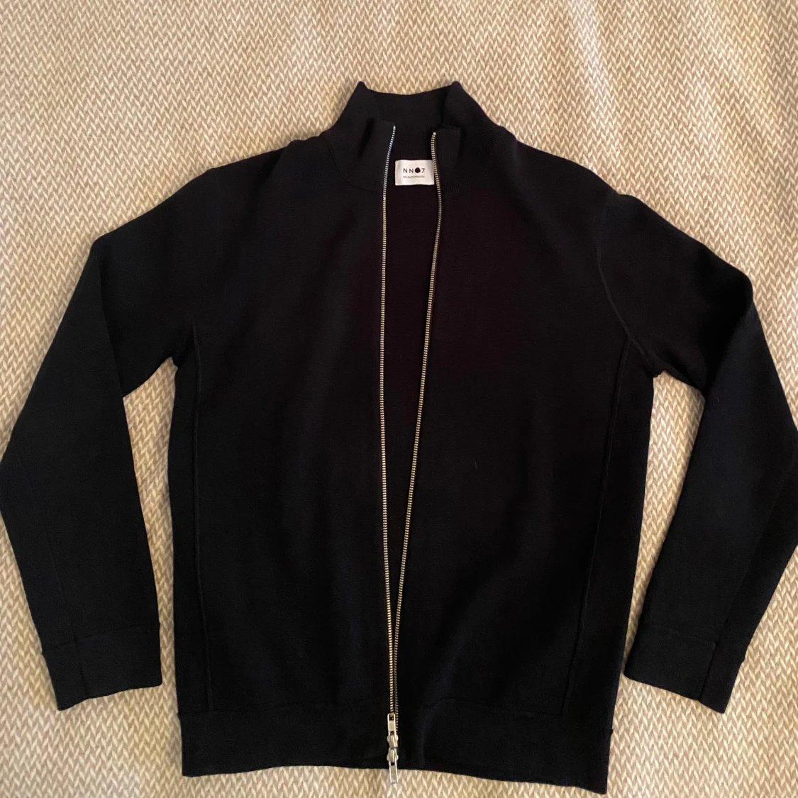 Helt ny* Svart fullzip från NN07 - 1