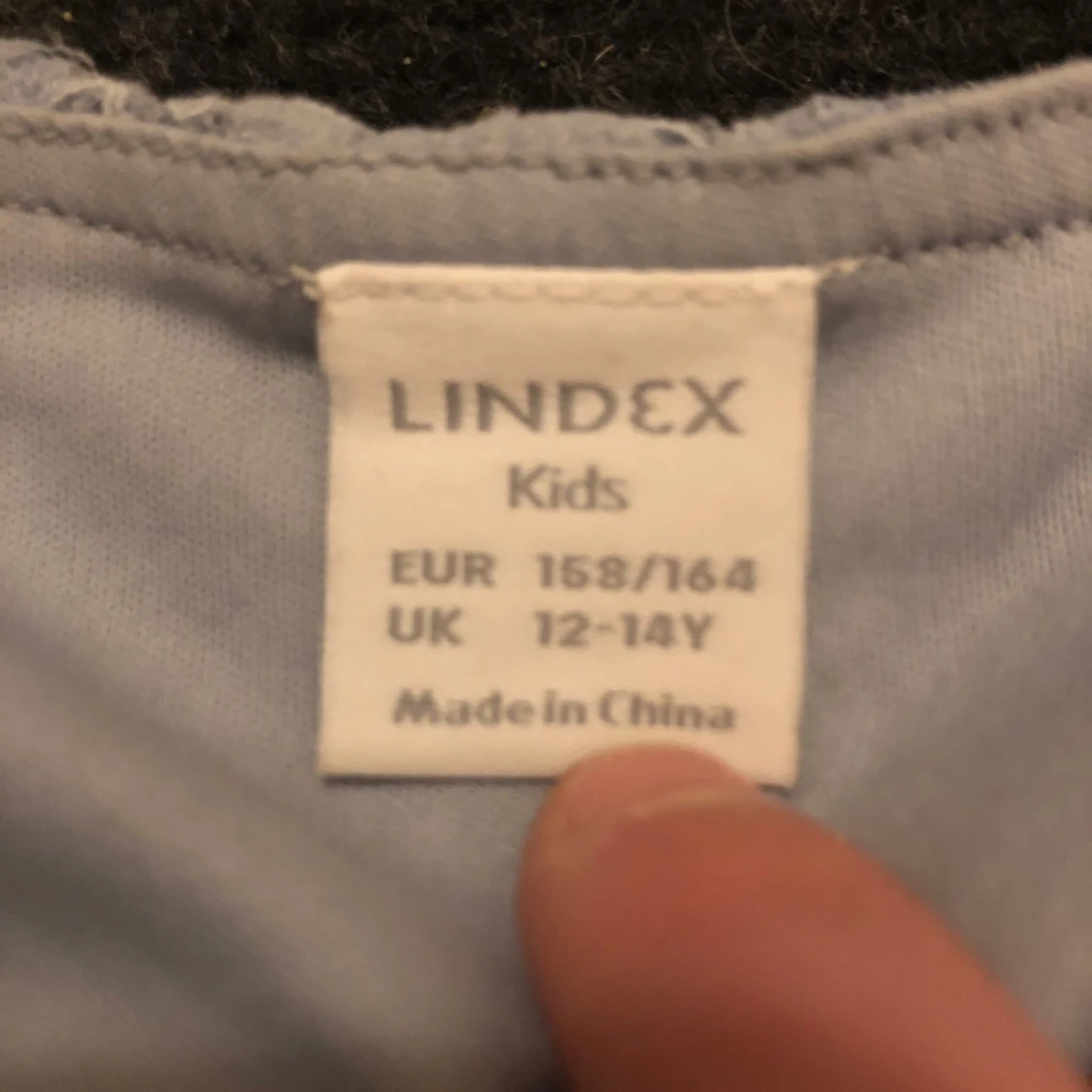 Ljusblå spetsblus från Lindex - 91