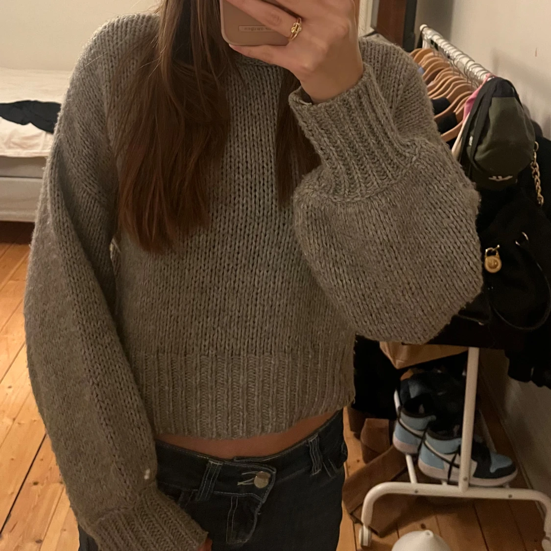 Grå stickad tröja från NA-KD