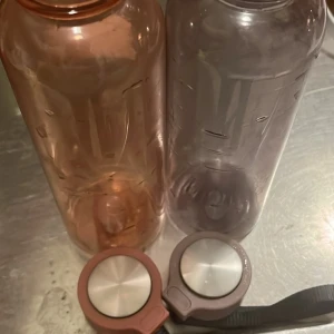 matlåder stora och små vatten flaska rosa lilla  - själjer dom matlåderna på grund av mitt under skåp är förliten plats porto till kommer 