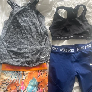 Grå träningslinne från Just Do It - Träningskläder från Nike och Swedmount. Säljer ett linne, shorts, tights och en träningstopp. Alla är i bra skick och är i storlek 128-140