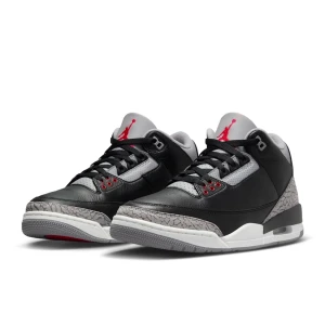 Jordan 3 ”Black Cement”  - Storlek 42/43. Skick: 10/10. Deadstock/helt oanvända, pga av felköp. Är öppen till frågor och diskuterar gärna pris. 2700 kr från Nike, men kommer aldrig att av säljas av dem igen. Accepterar gärna byten/trades.