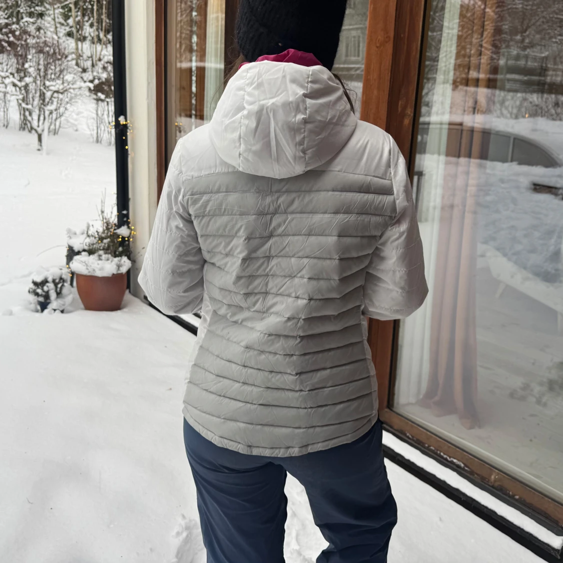 Vit dunjacka/skidjacka med rosa dragkedja - 90