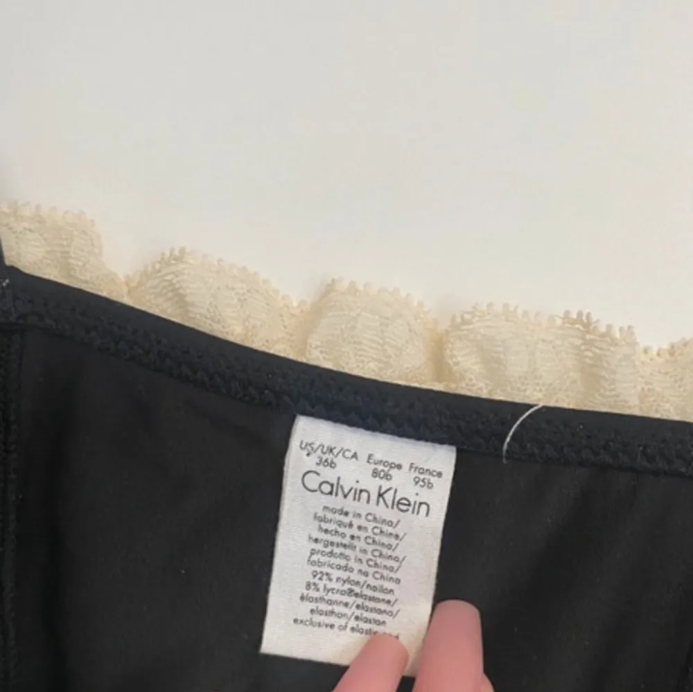 Korsett topp från Calvin Klein 2000-talet, skit snygg och storlek 80b!. Yläosat.