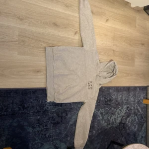 Hoodie - Hoodie från Gina tricot young i storlek 152