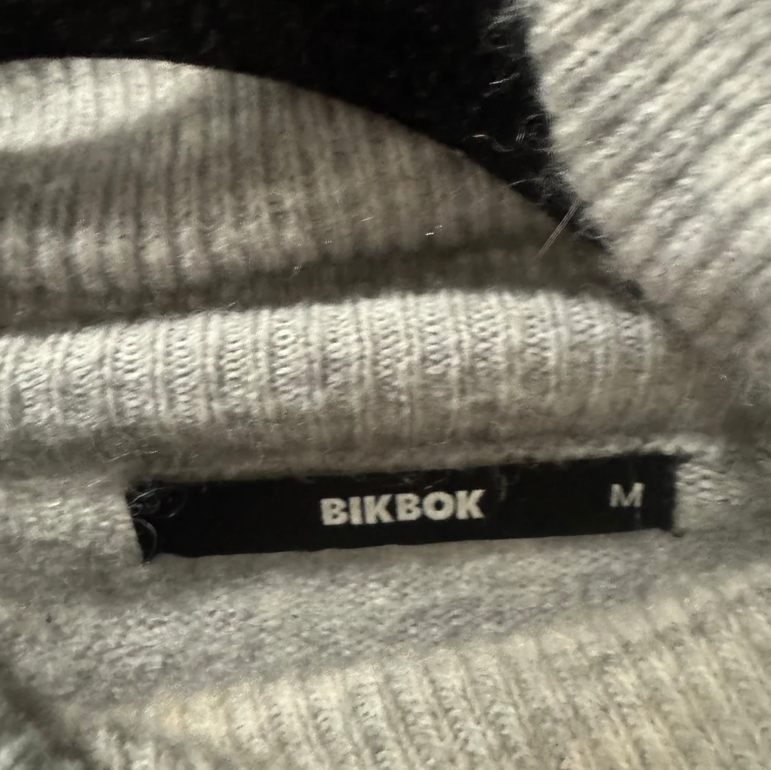 Grå polotröja från BikBok - 91