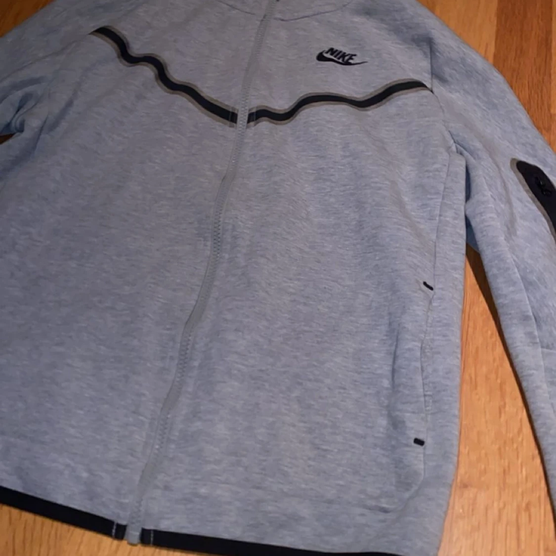 Grå nike tech fleece tröja  - 90