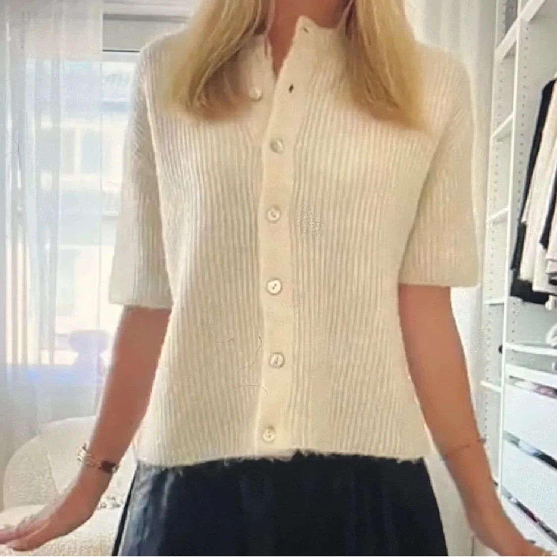 Vit stickad kofta med korta ärmar - 90