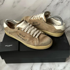 Saint laurent  - Saint laurent👞10/10 skick🌟, byten tas,🤝 pris kan alltid diskuteras💵 1-3 arbetsdagar🚛