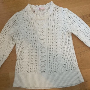Vit stickad tröja från Indiska - Stickad super snygg tröja i bra skick 