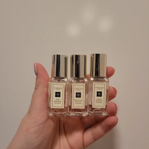 Jo malone trio - Jo malone trio med tre olika dofter, star magnolia, osmanthus Blossom, nashi Blossom. Prov sprayade men passade inte mig. 9ml styck. 
