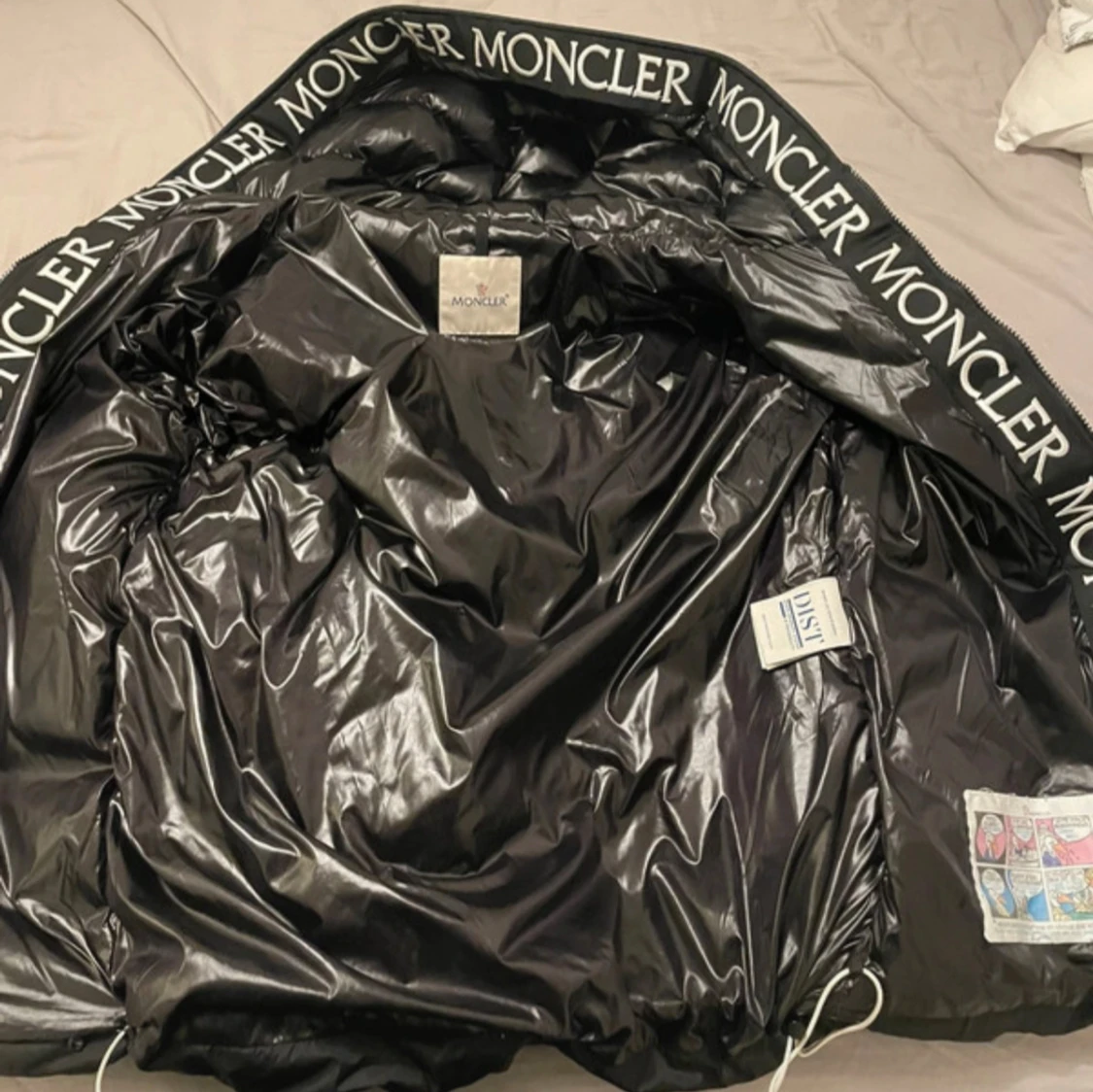 Svart dunjacka från Moncler - 91