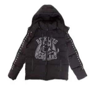 Reckless Scholars Puffer Jacka - Reckless Scholars Pufferjacka! Storlek är M och passar true to size. Använd ett par gånger men inga brister, 9/10! 