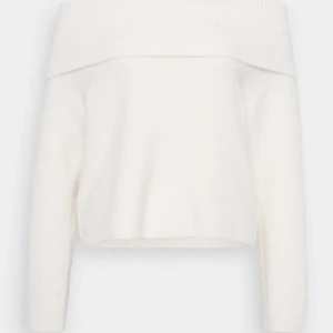 Vit offshoulder tröja - Säljer denna vita offshoulder tröja från Vera moda i storlek S. Då den tyvärr inte kommer till användning längre. Skriv gärna för fler bilder eller frågor.💕💕