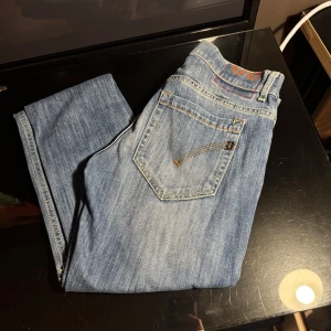 Dondup George - Riktigt snygga Dondup jeans i nyskick, hör av dig vid funderingar! ⭐️