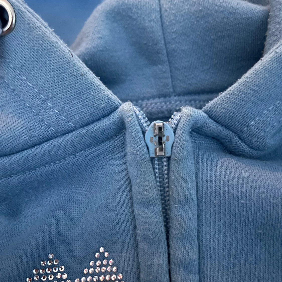 Blå rhinestone hoodie från Vonstudio - 3