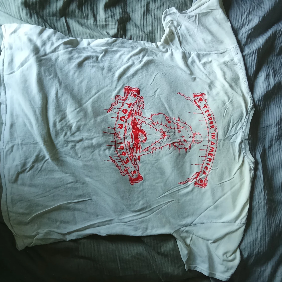 Vit t-shirt med GG Allin-tryck - 90