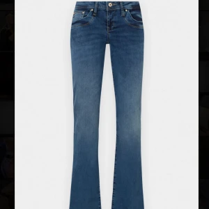 Ltb jeans - Helt nya lågmidjade bootcut jeans ifrån Ltb i modellen valerie. Helt oanvända med alla lappar kvar. 