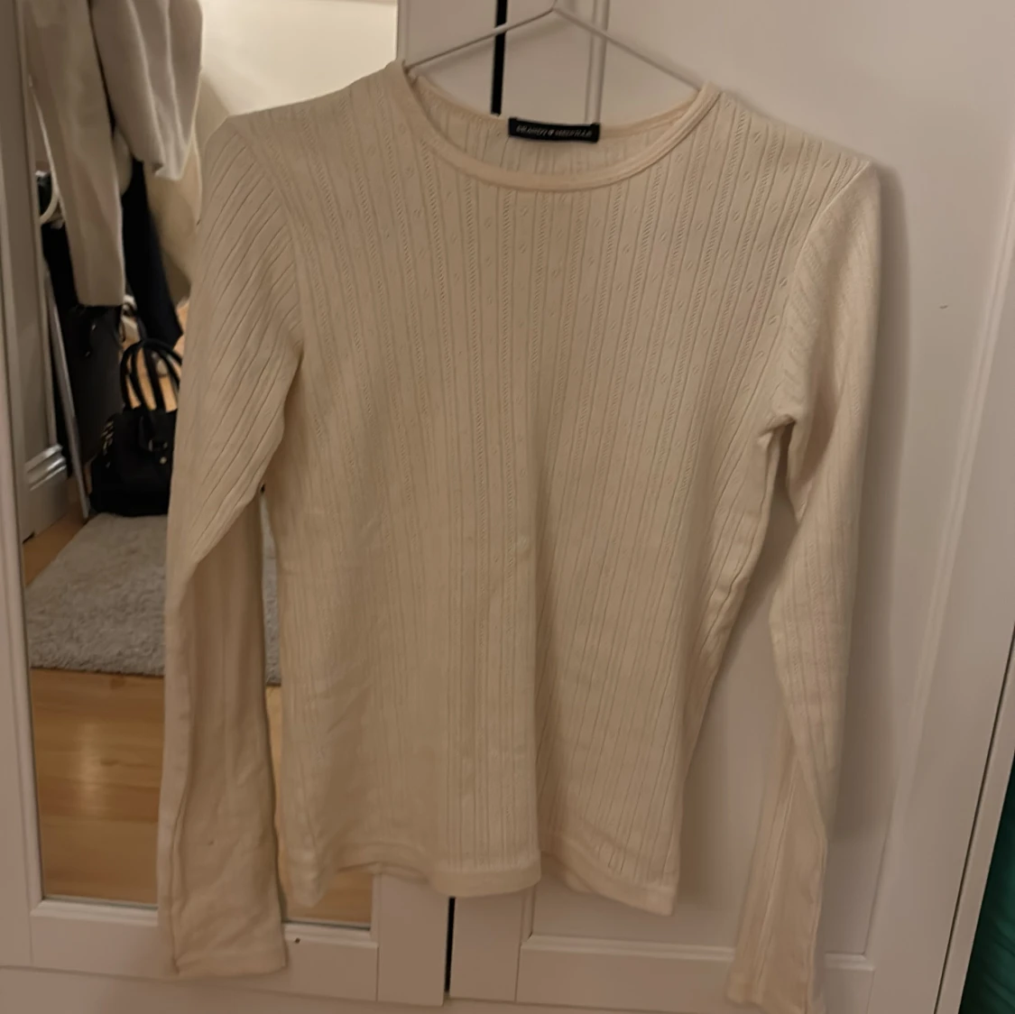 Vit ribbad tröja från Brandy Melville - 91