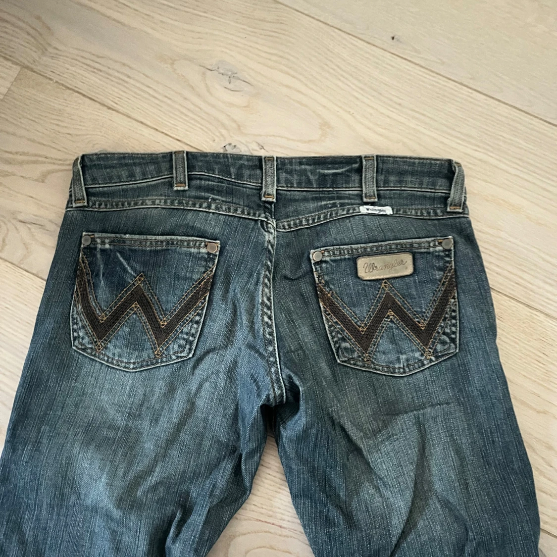 Blå jeans från Wrangler  - 90