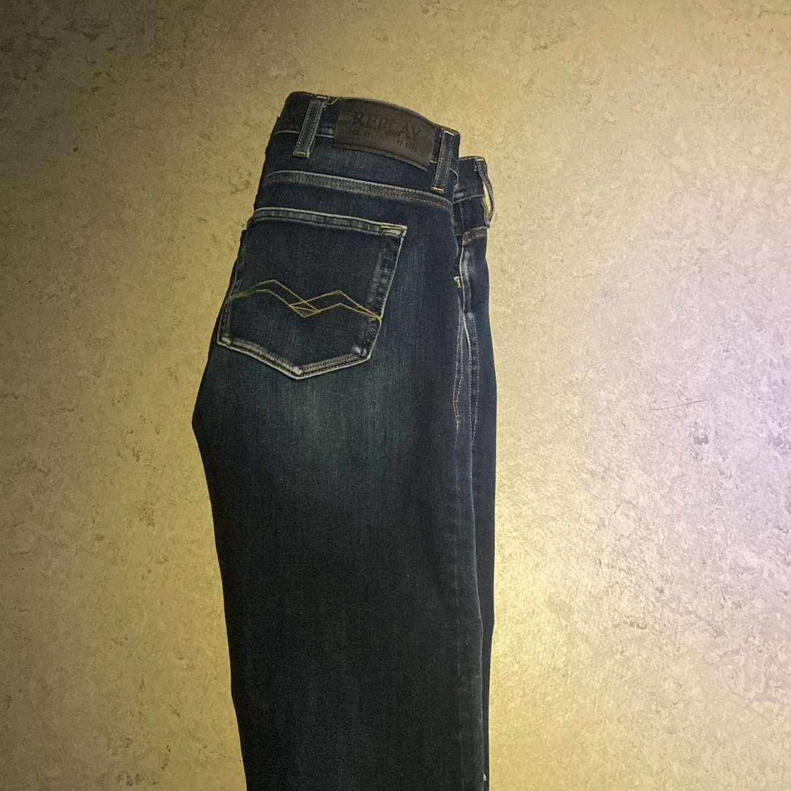 Mörkblå jeans från Replay - 93