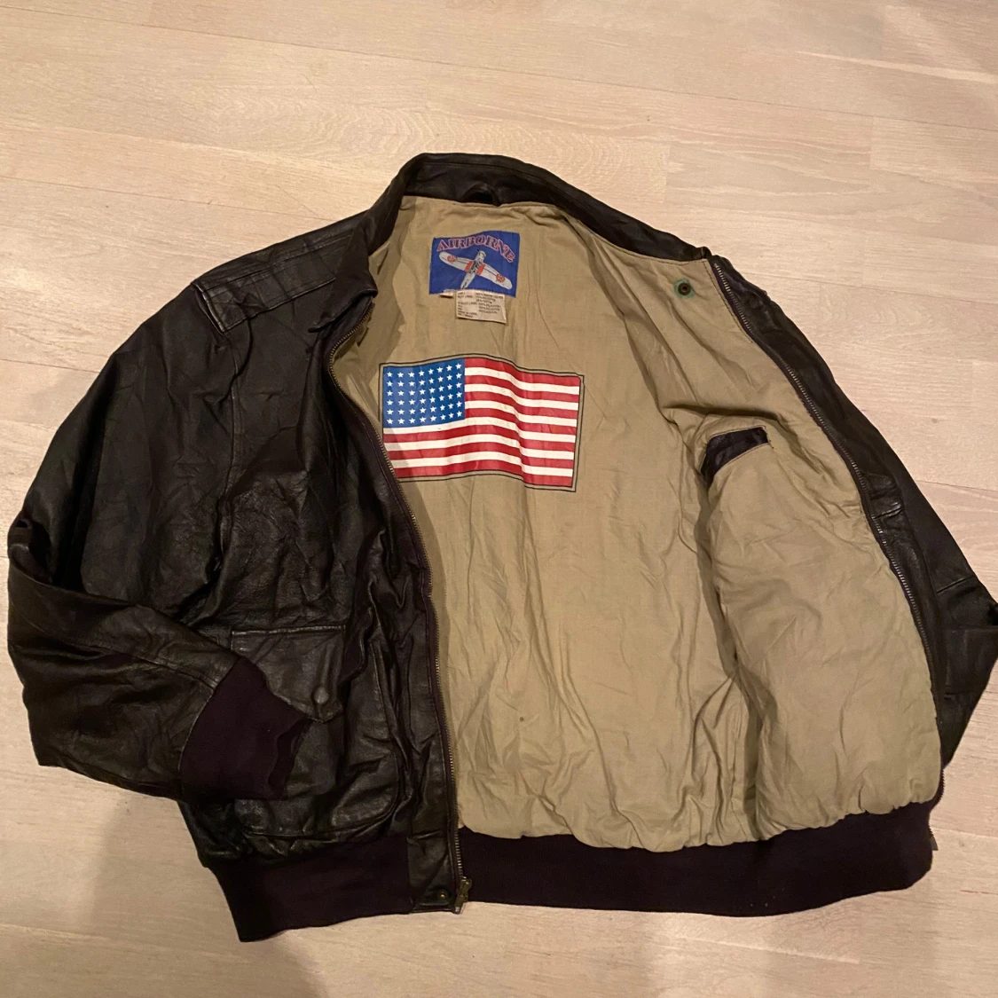 Brun  skinnjacka från Airborne - 91