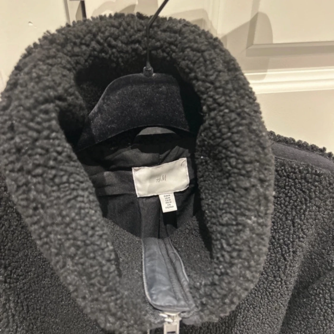 Svart teddyjacka från H&M - 2