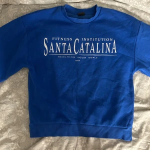 Gina tricot sweatshirt  - Säljer den här tröjan pågrund av att den är för liten❤️