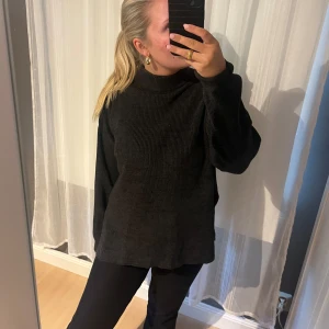 Stickad tröja med slits - Stickad tröja med slits på sidan💋