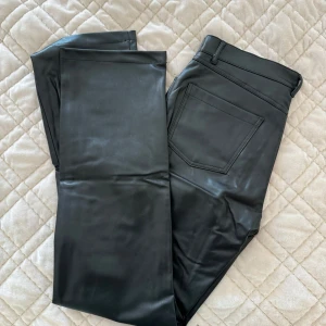 Skinnbyxor 🖤 - Skinnbyxor från Zara! ❣️