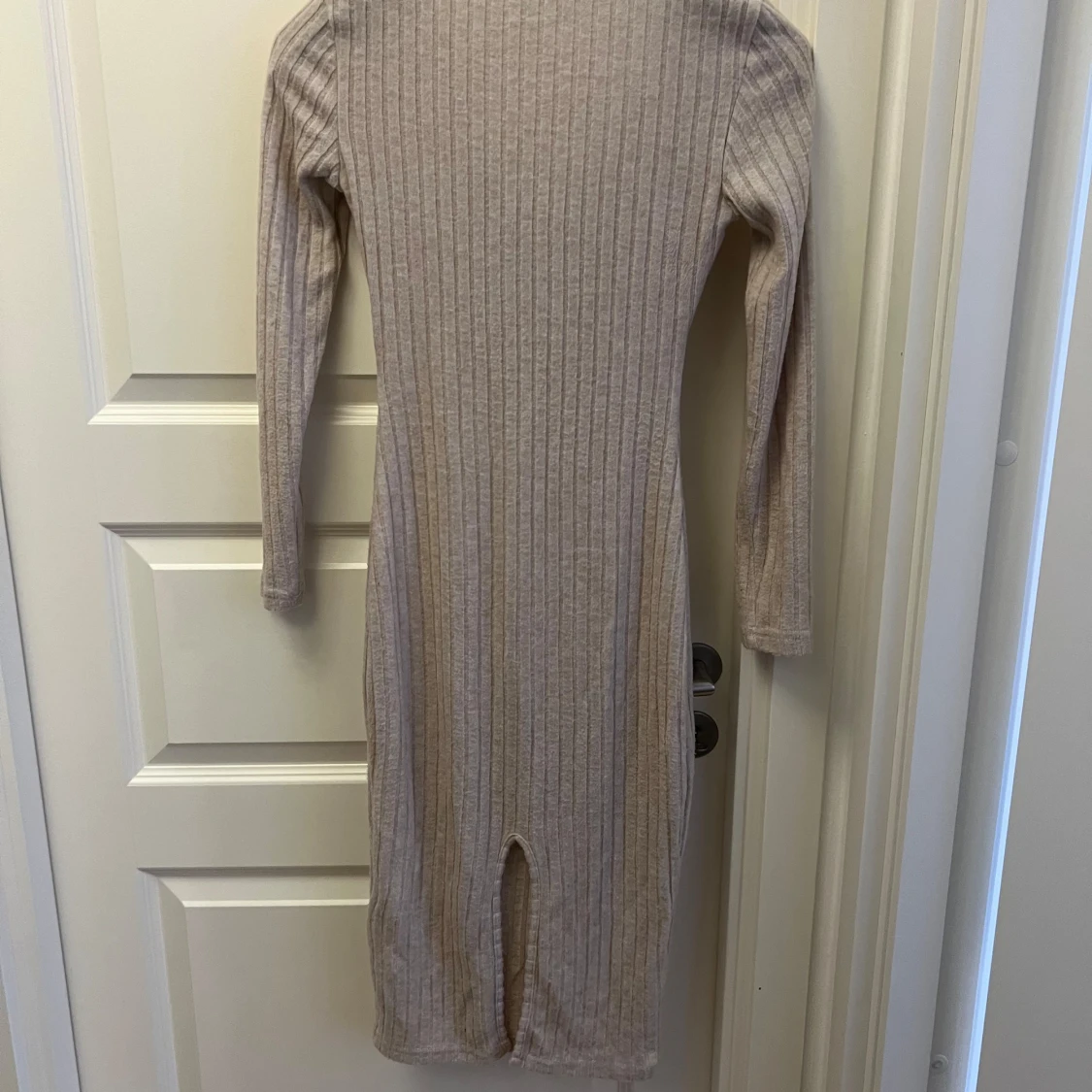 Beige stickad kläning - 90