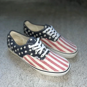 Vans (Van Boren) - Riktigt unika och feta vans passar typ till allt. Storlek 45/46! Nyskick!