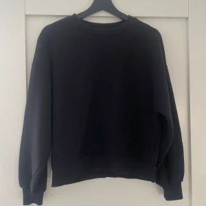 Gina tricot sweatshirt  - Säljer nu denna fina tröja ifrån Gina tricot💕 bra skick!