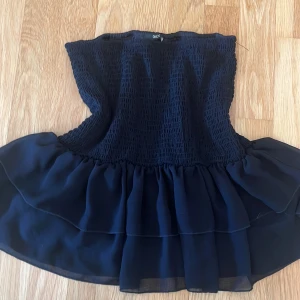 Volangkjol - Svart volangkjol från ONLY