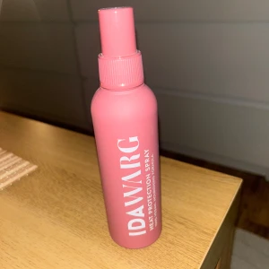 Ida Warg värmeskydd  - Ida Warg Heat Protecting Spray är en vårdande spray för håret med färgsskydd och värmeskydd.