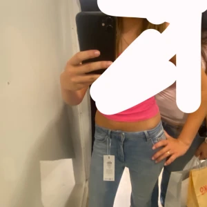 Only jeans - Storlek M i midja,32 i längd.Super fina jeans som passar till allt. Nypris 550kr köpte på Salt. Köptes i augusti detta år, andvända några få gånger. Skulle säga att de passar i längden för 169-175💓