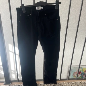 Jeans svarta  - Storlek W29 L32. Köpta på Lager157. Knappt använda. 