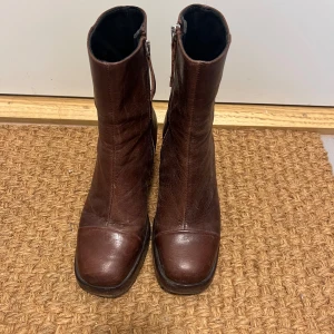 Vinröda/bruna höstskor  - Storlek 37 Köpta från asos  