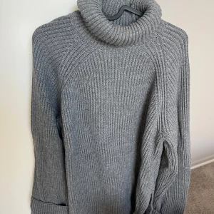 Stickad tröja oversize modell - Så mysig stickad tröja! Storlek S men oversize modell