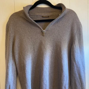 Stenströms halfzip - Helt oanvänd Stenström halfzip. Tveka inte på att höra av dig.