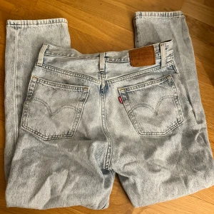 Levis jeans  - Jättefina i mycket bra skick! De är i modellen 501