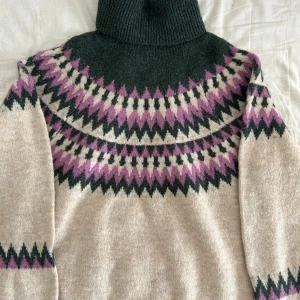 Stickad tröja  - Mönstrad stickad tröja i ull blandning, ny utan prislapp