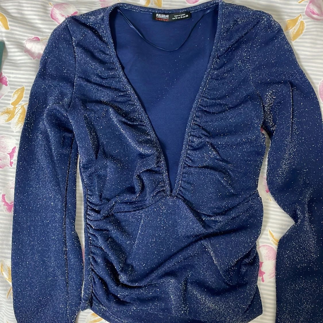 Mörkblå glittrig klänning från Bershka - 92