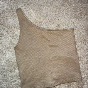 Beige topp  - Beige/brun topp, använd en gång 