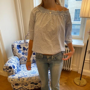 Söt blårandig blus  - Så söt blårandig blus från h&m i storlek 38💗