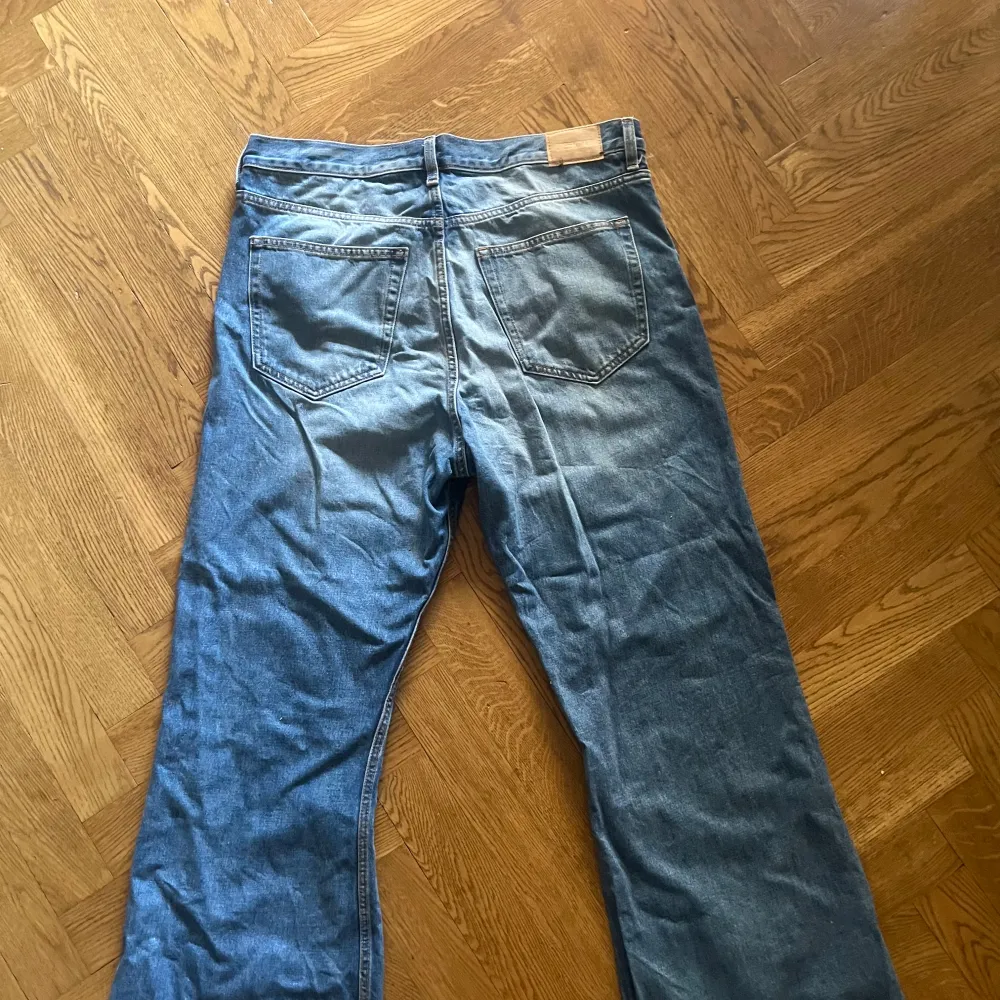 Endast använda vid en eller två enstaka tillfällen. Sköna, snygga och med en grym passform. Säljer eftersom att de inte såg lika bra ut på mig som på andra:(  Storlek: 32W/32L. Jeans & Byxor.