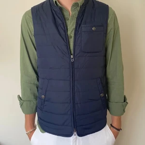 Fräsch Väst - asfräsch och stilig väst i storlek S, slim fit. Väldigt bra skick