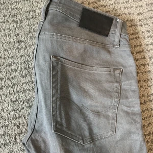 Nya Jack and Jones jeans - Hel oandvända Jack and Jones jeans Storlek, 32W32L