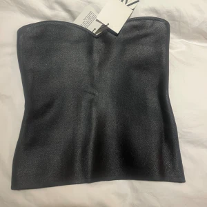  Zara topp - En jättefin zara topp som aldrig använts med prislappen kvar!🤗🤗 